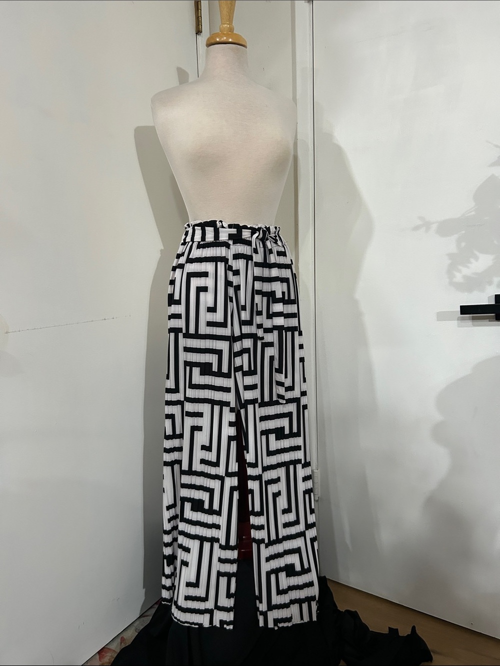 Black & White Geometric Wide-Leg Split Palazzo Pants